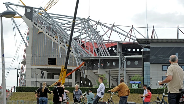 1 dead, 13 injured in Dutch stadium roof collapse