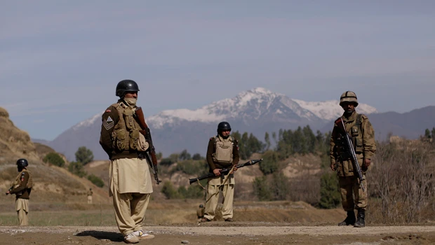 Taleban commander back on the air in Pakistan