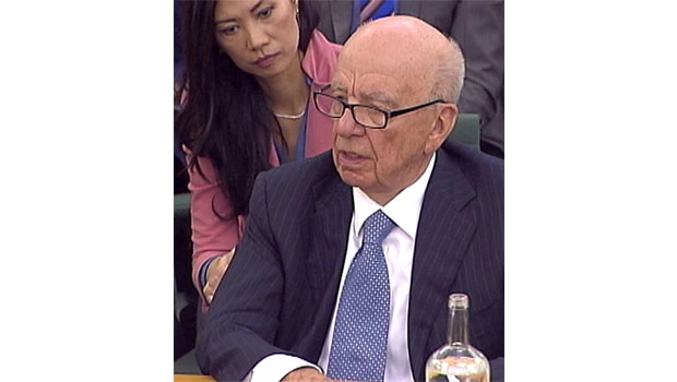 With strong swipe, Murdoch’s wife stands by her man