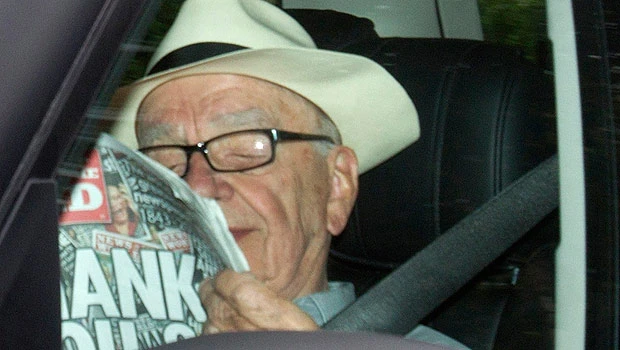 Murdoch in UK, brandishes last phone-hack paper