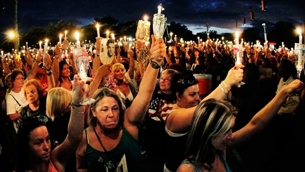 Silent mourners remember Presley