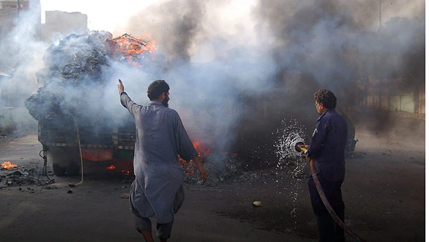 Troops deployed in restive Karachi