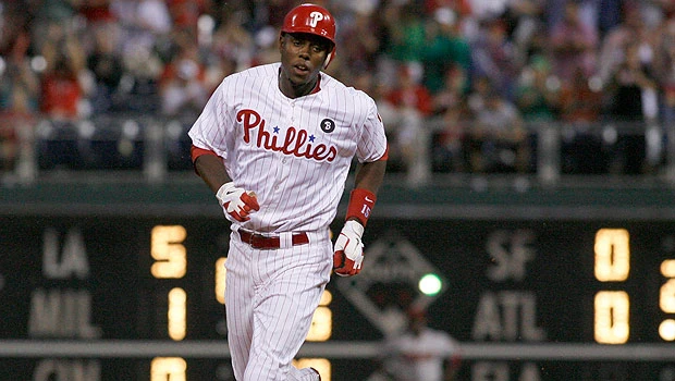 Phillies win matchup of division leaders