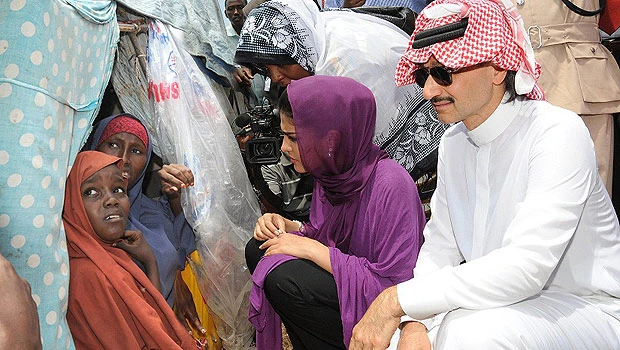 Prince Alwaleed visits Somali famine victims