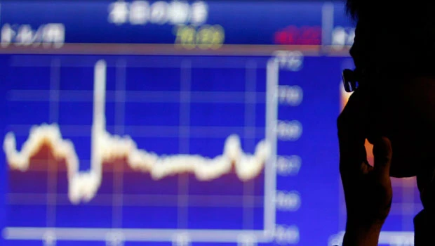 Moody’s cuts Japan's debt rating