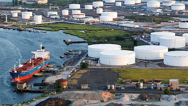 Oil price rises, market eyes Libya and Hurricane Irene