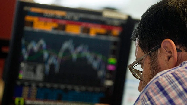 Qatar shares hit near four-week high; Egypt bourse rebounds