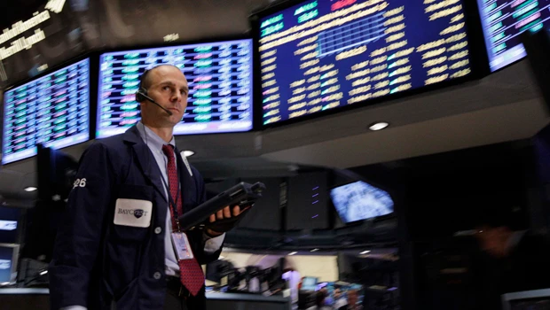 US stocks up for a third day; oil rises on weak dollar