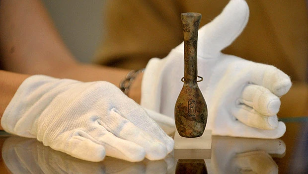 Experts: Toxic substance in Hatshepsut flask