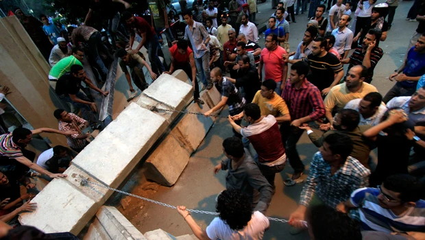Egypt backtracks on envoy's recall after Israel apologizes for soldier deaths