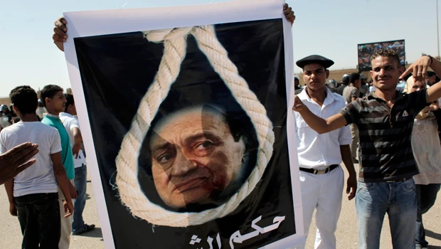 Mubarak trial wrenches emotions of Egyptians