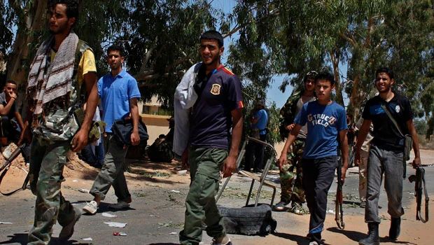 Libyan rebels fight for gateway town to Tripoli