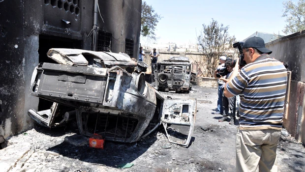 Syrian tank, army sweeps against protesters kill 5