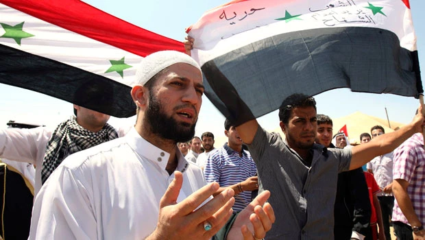 Syrian troops fight defectors near Damascus — residents