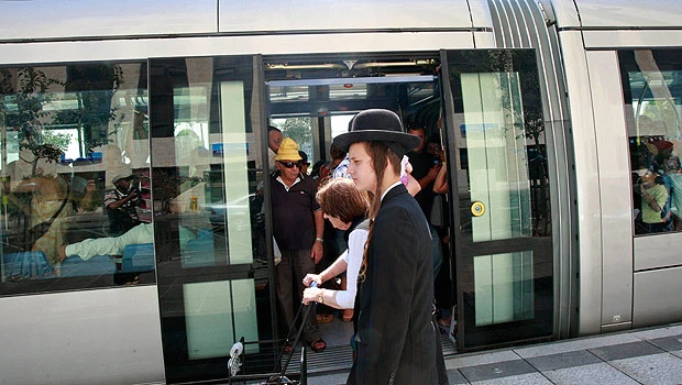 Israeli light rail finally rolls in Jerusalem