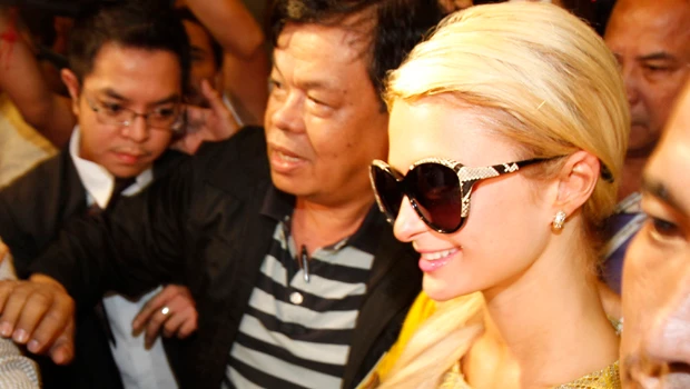Paris Hilton loses cellphones on plane to Manila