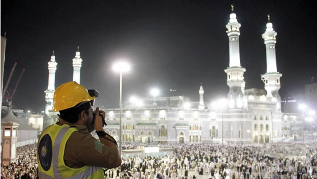 Civil Defense deploys in force to assist pilgrims in distress