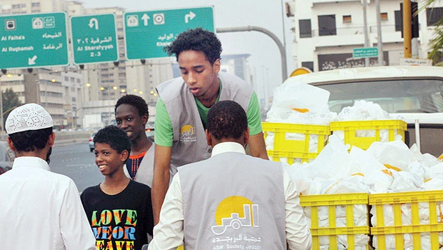 Orphans play major role in Al-Birr iftar distribution