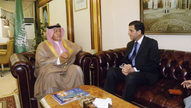 Envoy seeks fast-track facilities for Pak pilgrims
