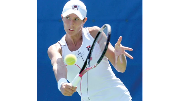 Hercog tops Grandin in 3 sets