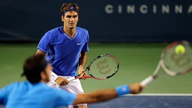 Serena on a roll, Federer scores