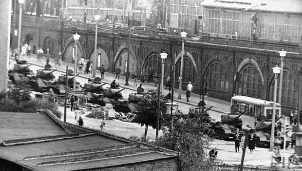 Berlin mayor criticizes Germans’ nostalgia for Berlin Wall