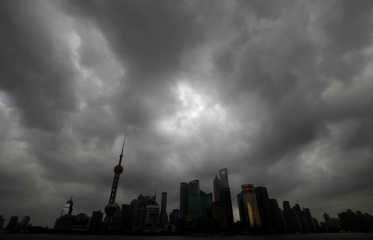 Powerful typhoon bears down on China's east coast