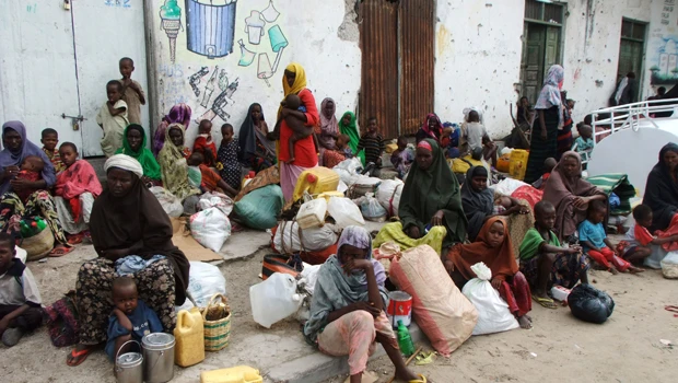 Somalis caught between famine and civil war
