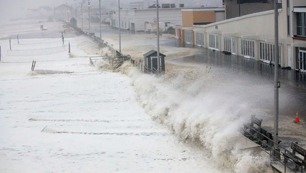 Irene cuts power to 3.3 million, shuts nuclear plants
