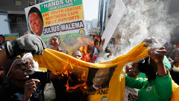 South Africa police battle stone-throwing protesters