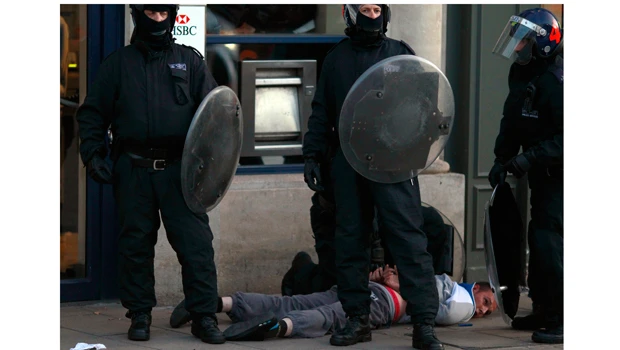 New unrest in north London a night after rioting
