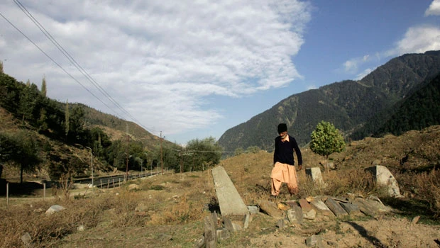 Kashmir inquiry finds 2,000 bodies in unmarked graves
