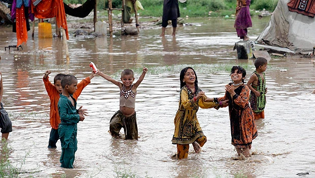 Monsoon rains trigger floods, kill 16 in Pakistan