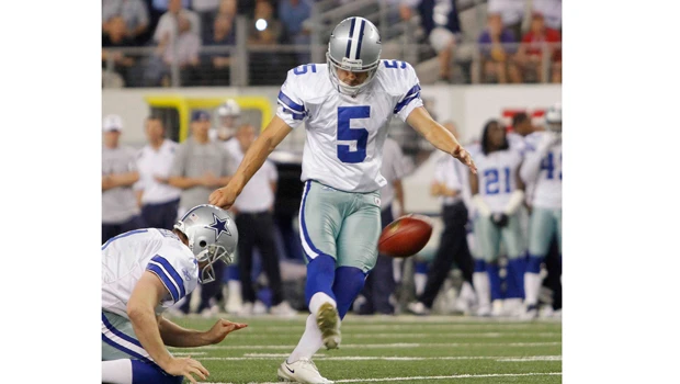 Romo, Bailey star in Cowboys victory