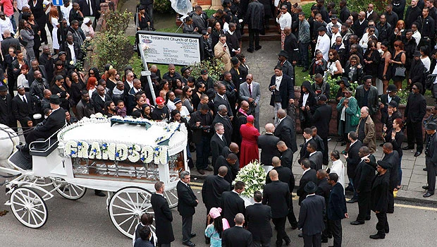 Riot-hit Tottenham mourns police shooting victim