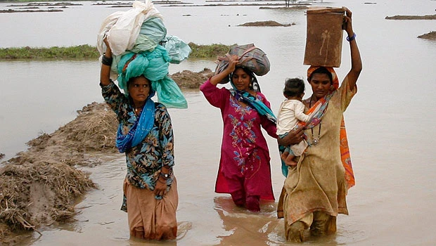 Monsoon rains test cash-strapped Pakistan after 200 die