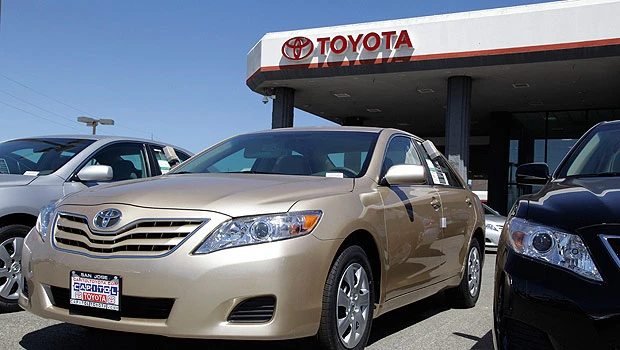 Auto sales defy consumer caution