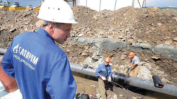 TNK-BP, Gazprom lead Russia to record-high oil output