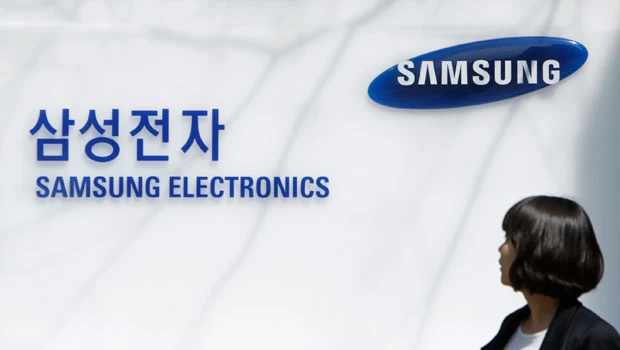 Apple taps Japan court to ban sales of Samsung phones