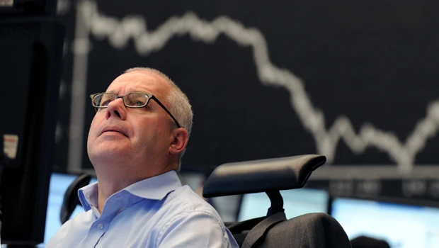 Global woes, oil weigh on Gulf bourses