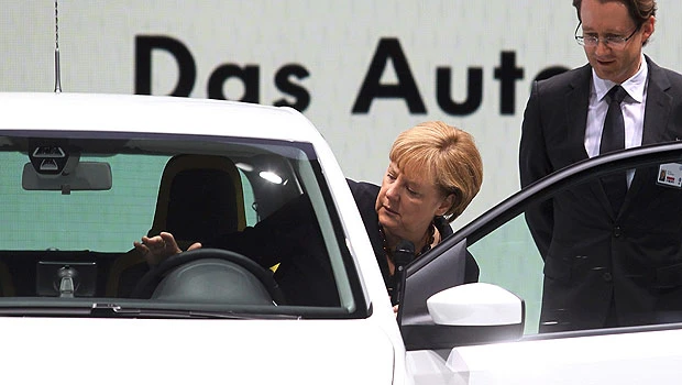 Volkswagen unveils $98bn investment plan