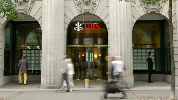 UBS says $2bn rogue trade suspect held in London