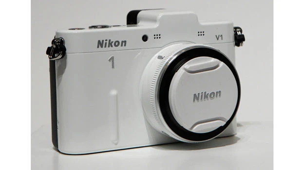 Nikon unveils its first mirrorless cameras