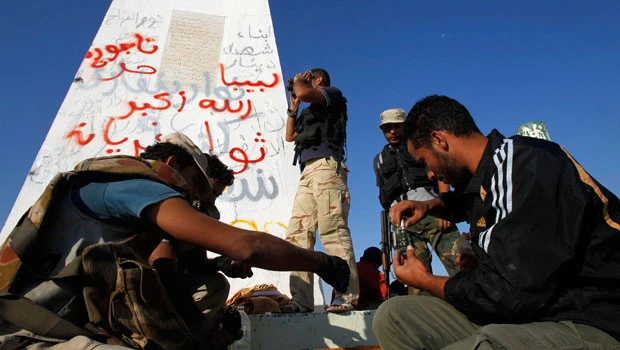 Assault on Qaddafi bastion ends in chaotic retreat