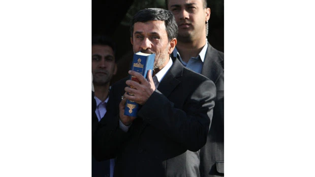 Ahmadinejad heads to UN assembly weakened by rivals