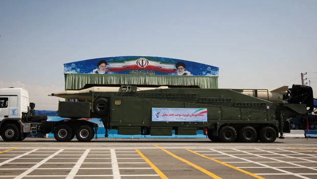 Iran displays missiles on anniversary of Iraq war