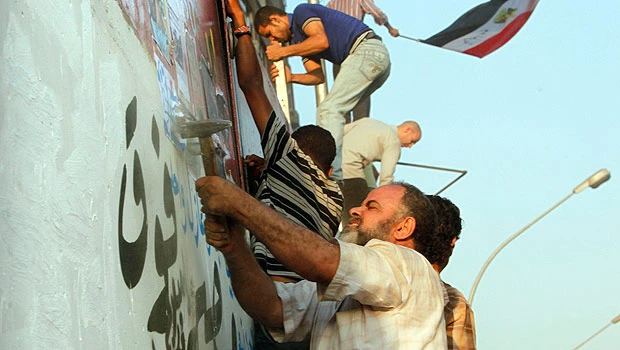 Egypt activists trying to demolish Israel embassy wall