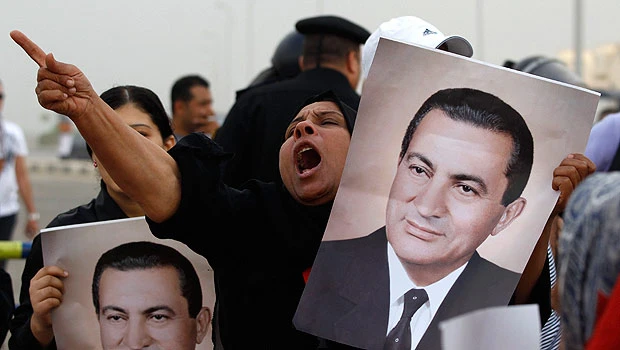 Mubarak in court after top officials called to testify