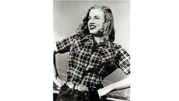 Early Monroe photos, copyrights to sell at auction