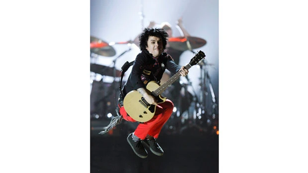Green Day singer ejected from flight over pants
